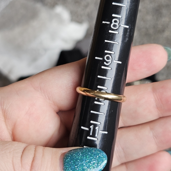 14k ring that opens and closes. Size 10. Opens and closes for those with larger - Picture 6 of 6